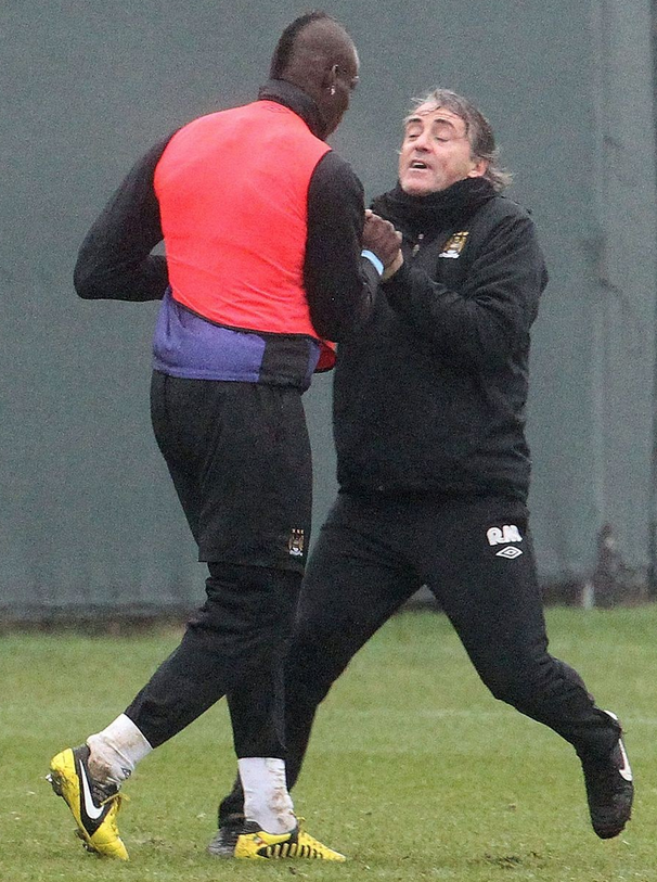 开云体育在线-上海海港3比2上海申花精彩瞬间